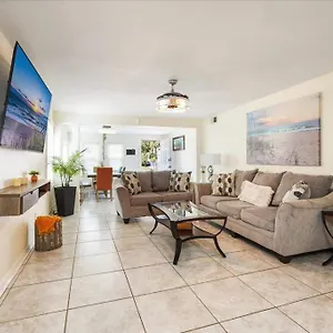 5 Minutes Walk To 4br/2baths Daytona Beach